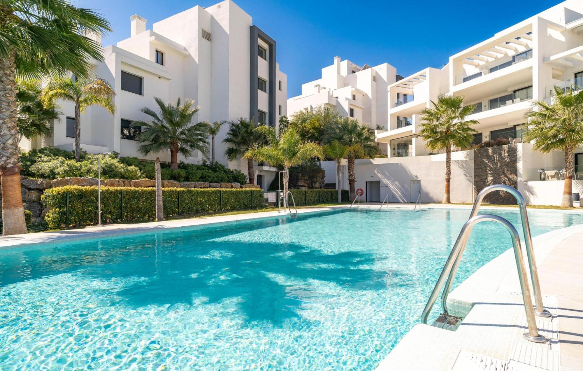 3 Bedroom Amazing In Apartamento Estepona